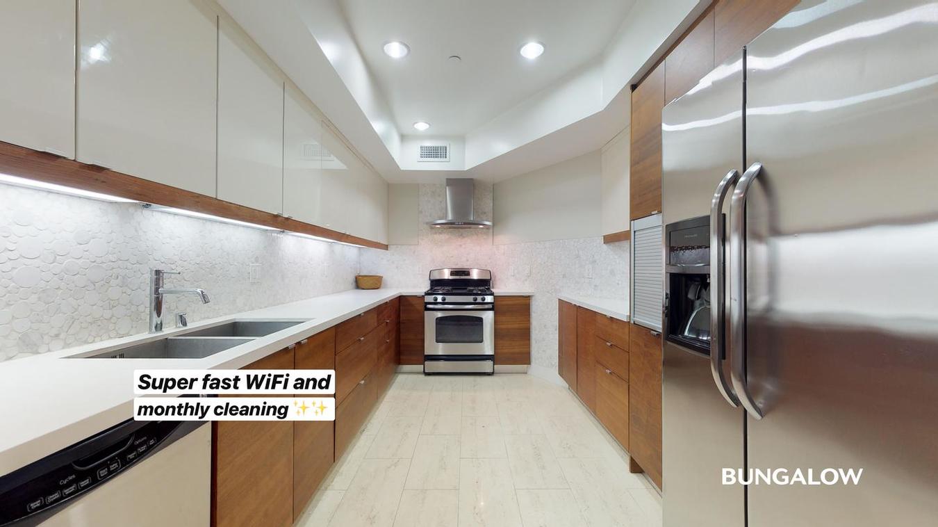 Private Bedroom in Modern Glendale Apartment... Glendale, CA