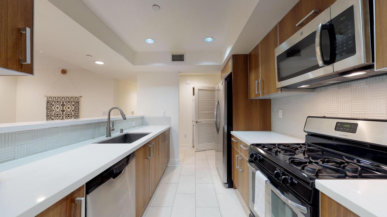 Private Bedroom in Modern Sawtelle Apartment... Los Angeles, CA