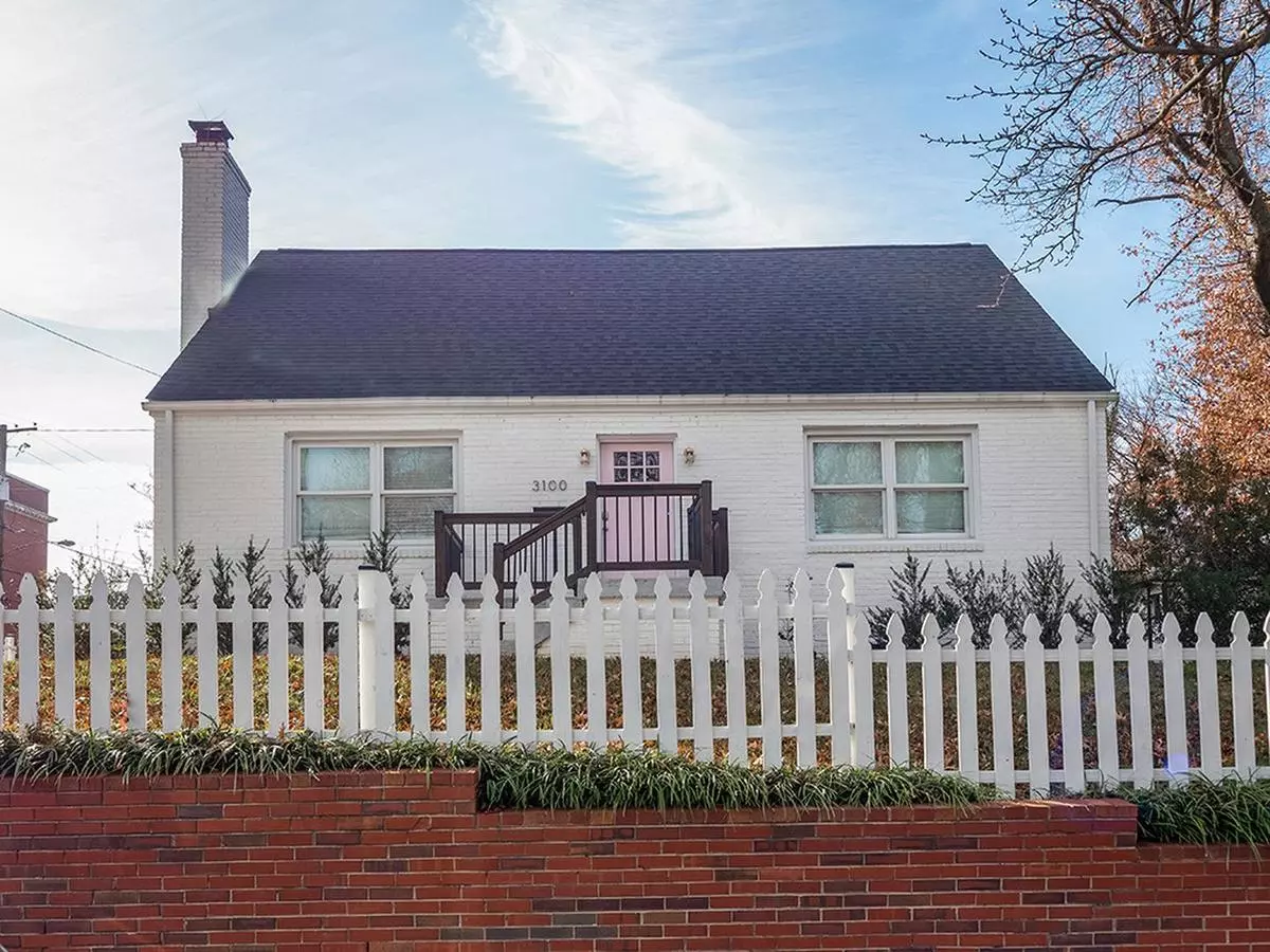 Charming & updated Woodridge home on big corner lot House for rent in Washington, DC