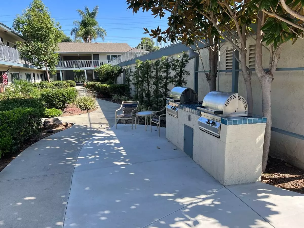 2 of 2 Pt Mesa Apartment for rent in Costa Mesa, CA