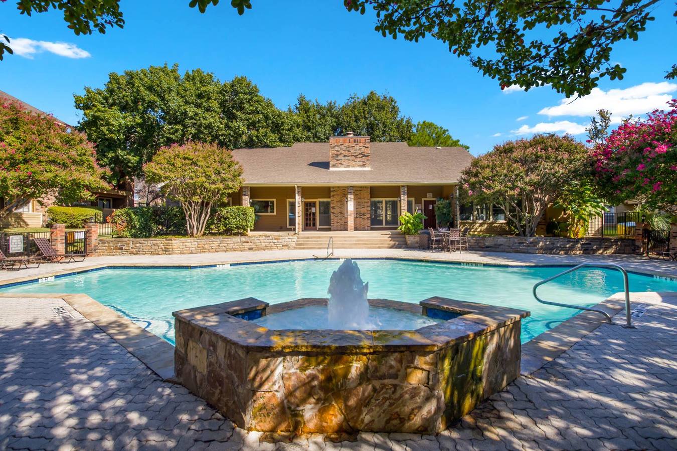 The Glen Apartments 248 E Southwest Parkway Lewisville, TX