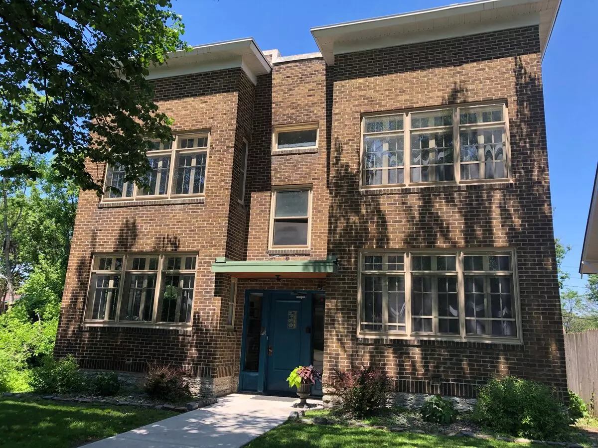 Renovated Apartment - Top Floor with private balcony Apartment for rent in St Paul, MN