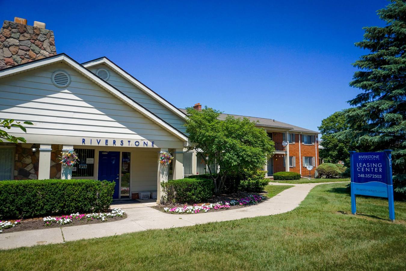 Riverstone Apartments 25740 Shiawassee Southfield, MI