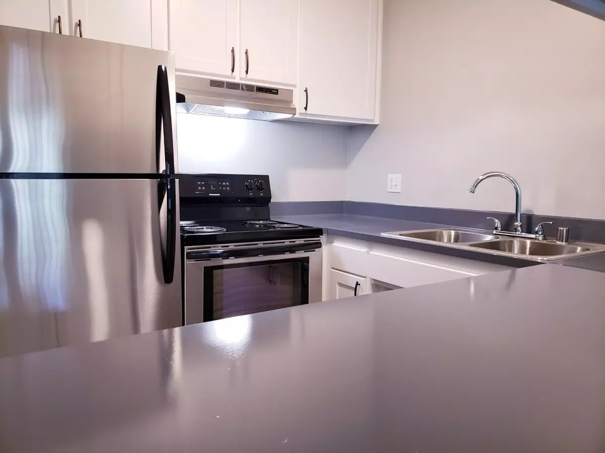 Open Concept 2 Bedroom With Pool And Courtyard View Apartment for rent in Sacramento, CA