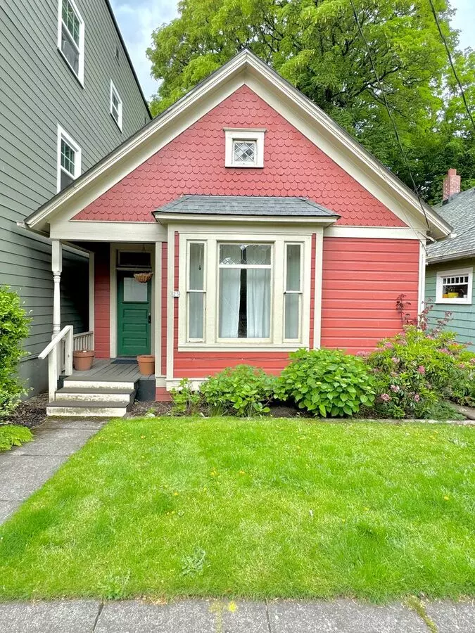 Kerns / Laurelhurst Area Bungalow With Fenced Yard, Laundry, Basement For Storage House for rent in Portland, OR
