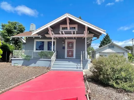 Rose City Park 2 Bed, 2 Bath With Classic Features Apartment for rent in Portland, OR Rose City Park 2 Bed, 2 Bath With Classic Features Apartment for rent in Portland, OR