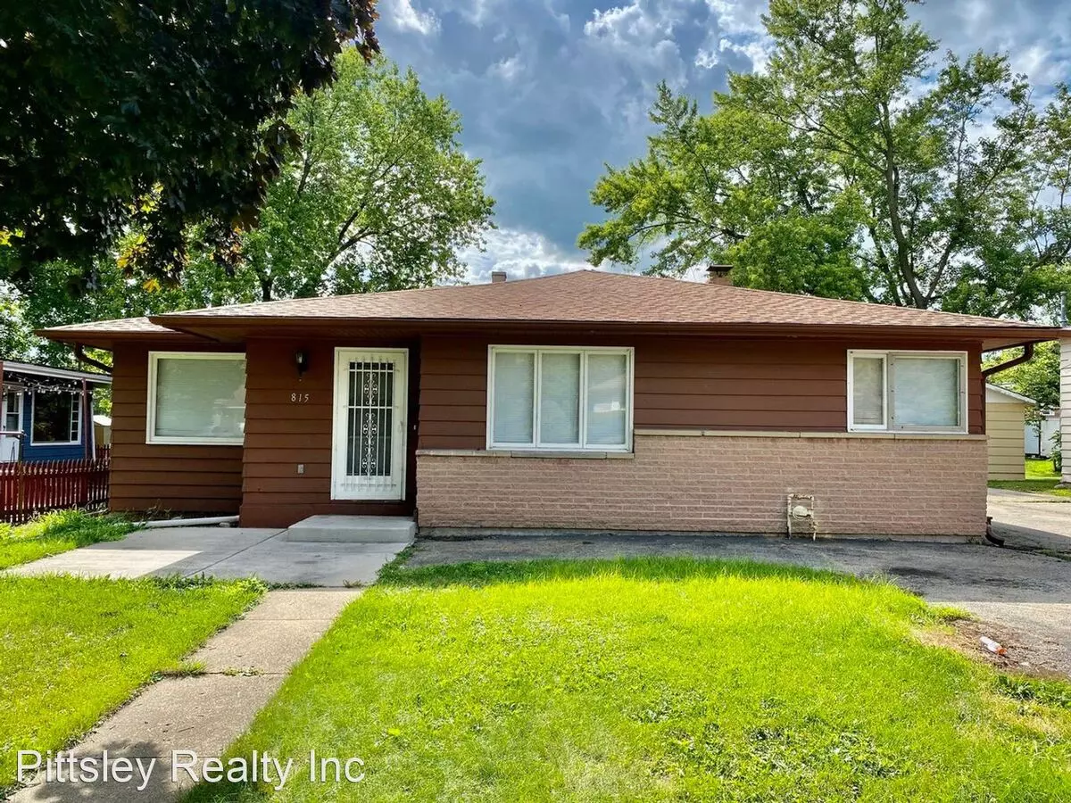 815 Charles St Apartment for rent in Dekalb, IL