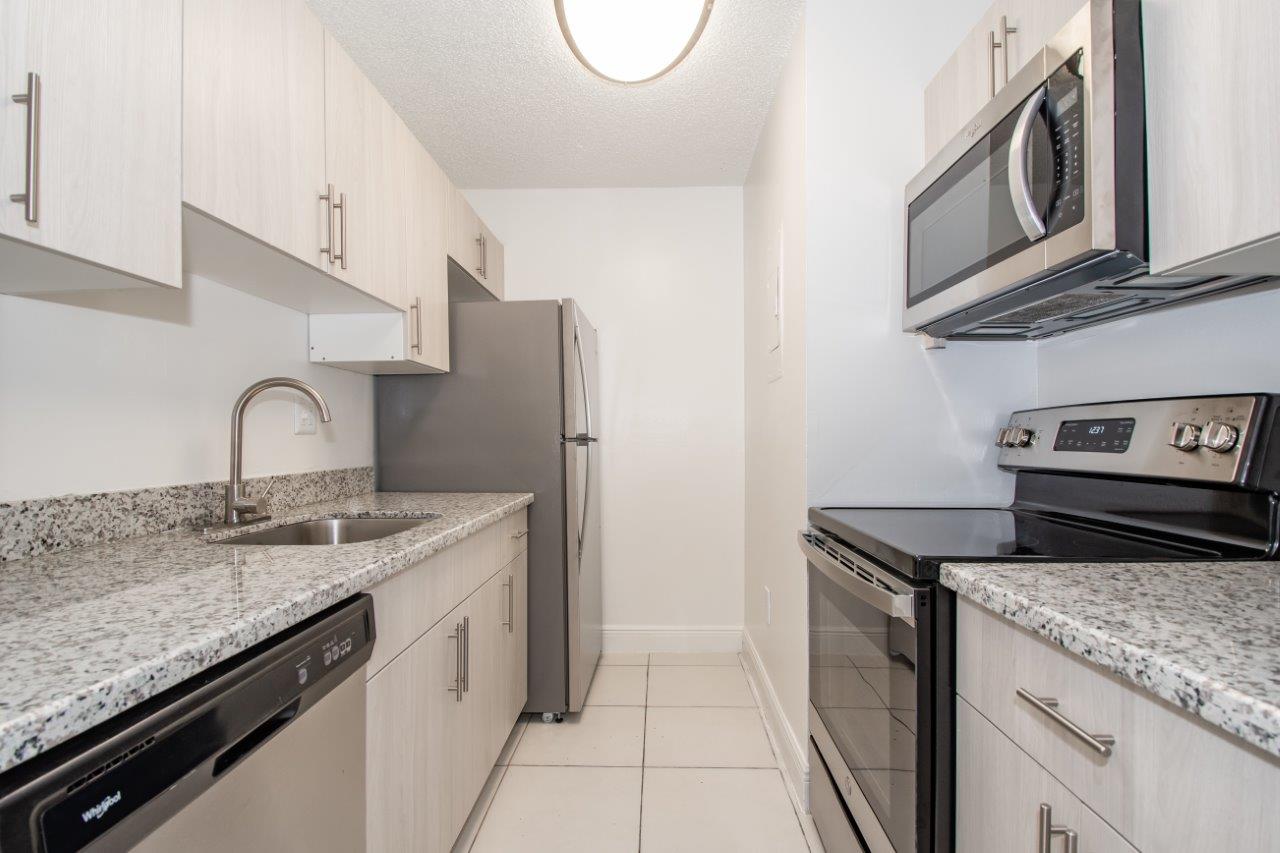 Legacy Vista Palms Apartments 361 NE 191st St Miami, FL