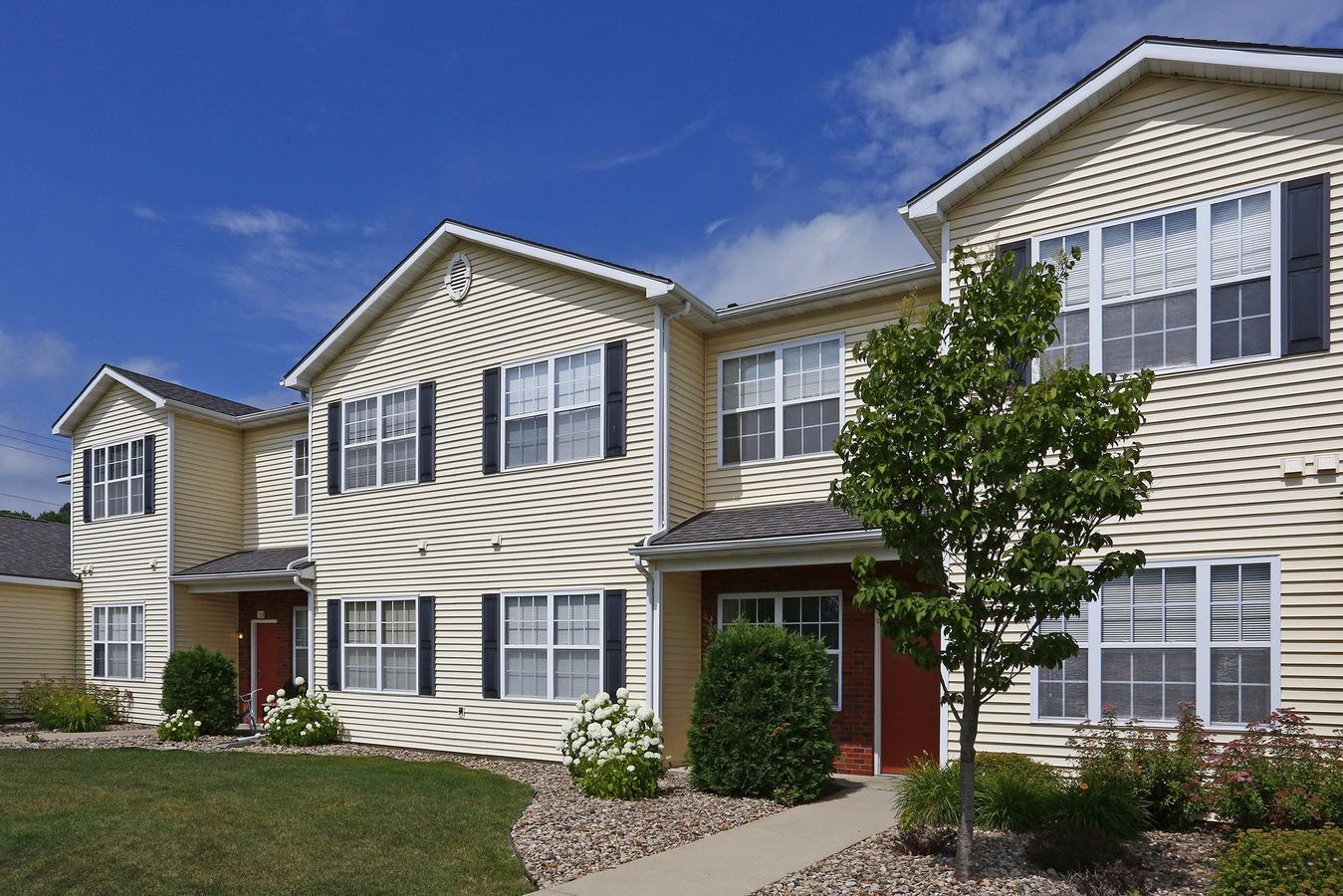 Cascade Shores Townhomes + Flats Apartments Rochester, MN