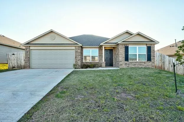Gorgeous 4-bedroom / 2-bathroom Home In Mustang! Apartment for rent in Mustang, OK Gorgeous 4-bedroom / 2-bathroom Home In Mustang! Apartment for rent in Mustang, OK