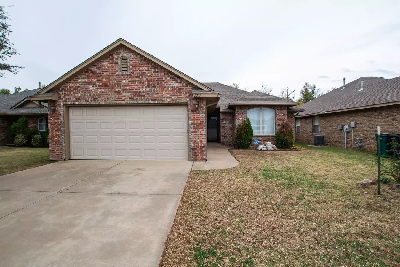 Gorgeous 3 Bed 2 Bath Home In Heart Of Yukon! House for rent in Yukon, OK
