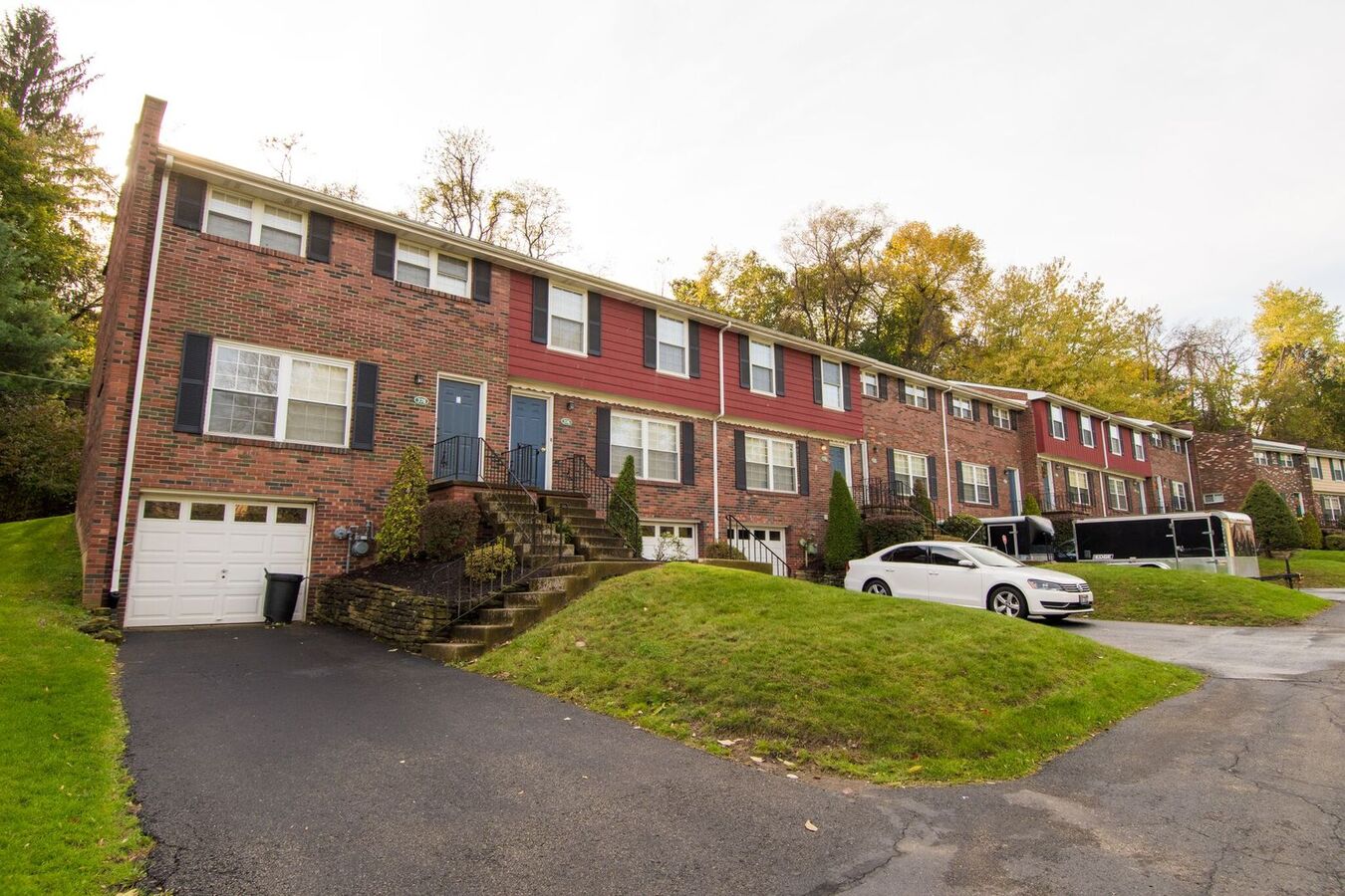 Spacious Townhome W/ Garage Parking And Private... Apartments ... - Secure Townhome Parking