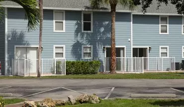 2 of 18 Cypress West Apartment for rent in Fort Myers, FL