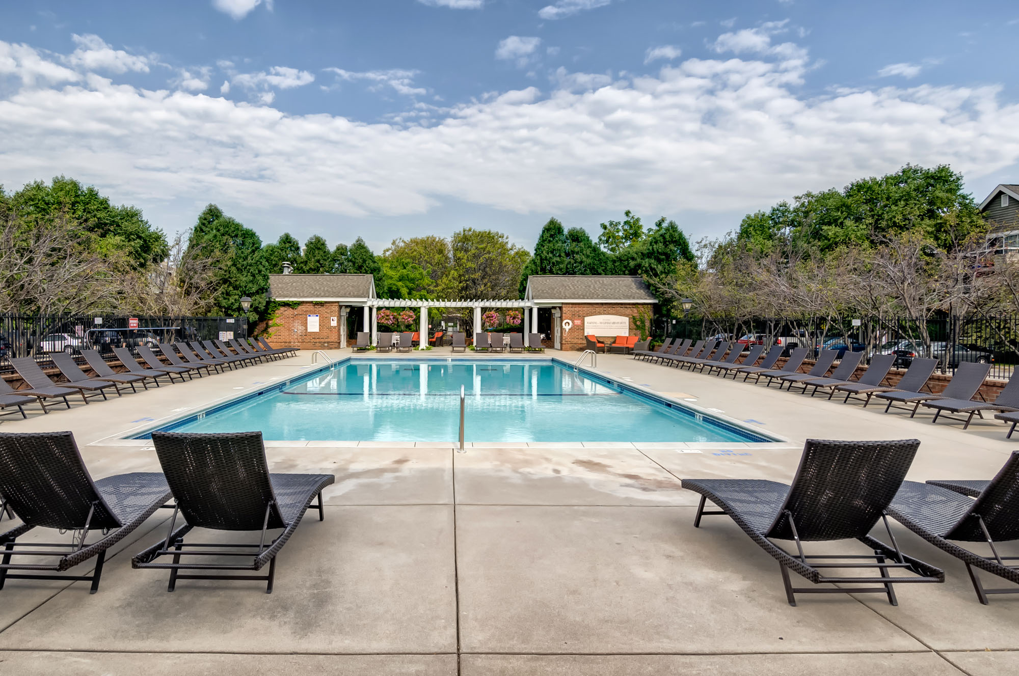 Devonshire Apartments, Bloomington (see pics & AVAIL)