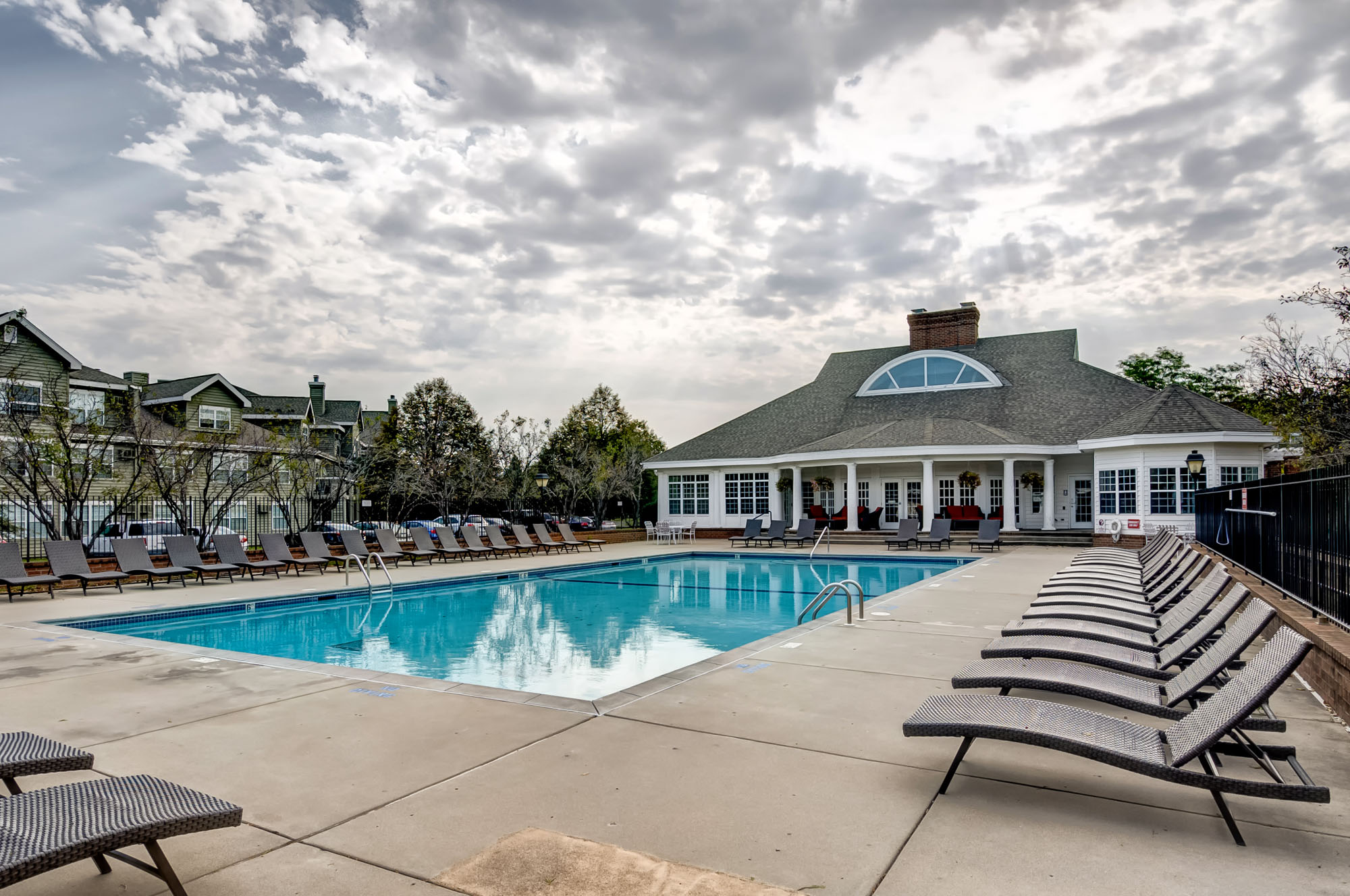 Devonshire Apartments, Bloomington (see pics & AVAIL)