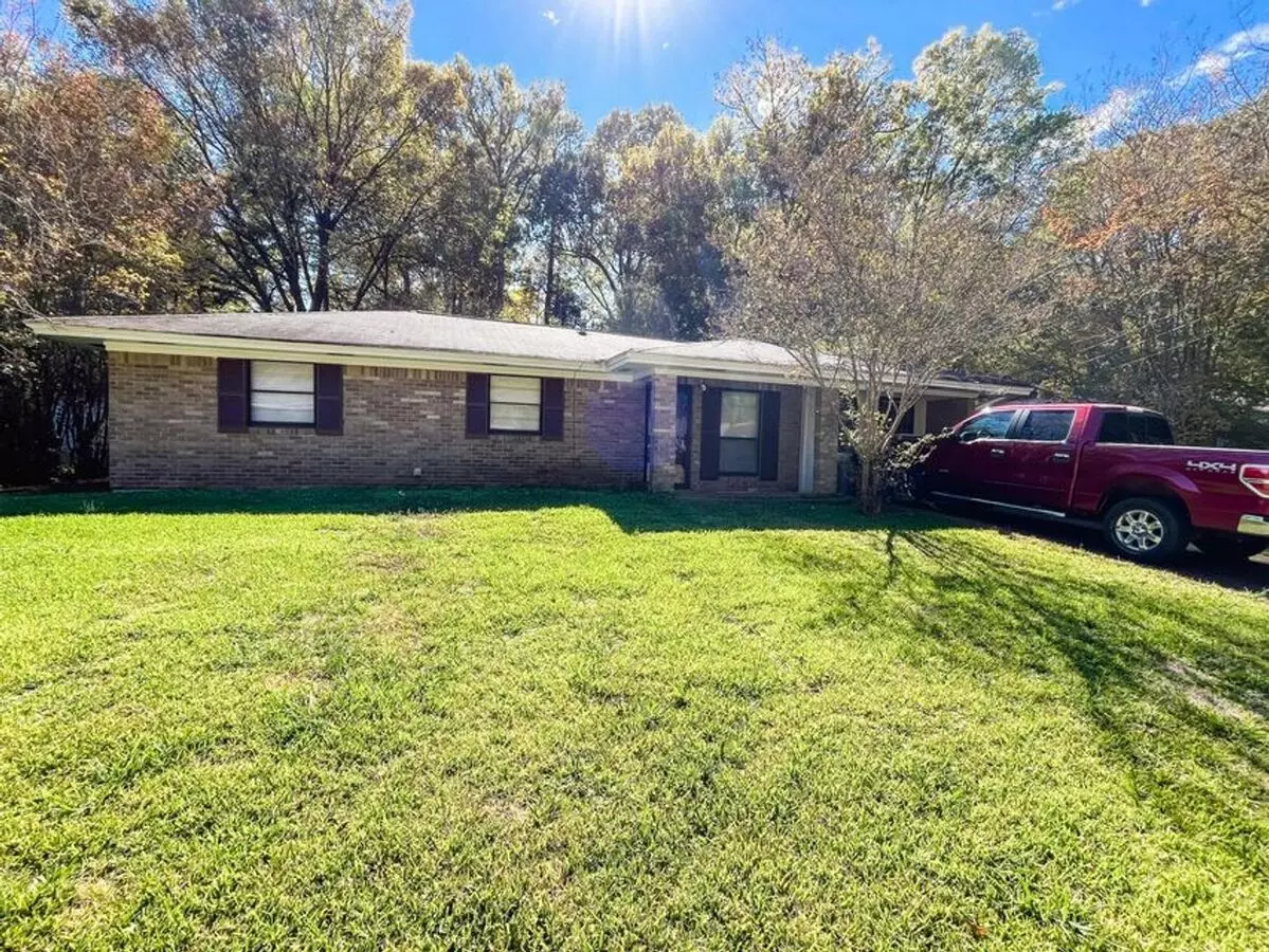 2607 Maple Dr House for rent in Starkville, MS