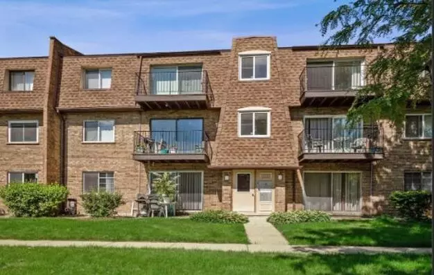 2 Bedroom 1 Bath Condo In Des Plaines! Apartment for rent in Des Plaines, IL