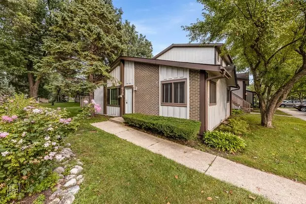 Roselle Two Bed Ranch Apartment for rent in Roselle, IL