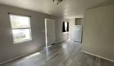 3 of 9 1315 SW E Ave Apartment for rent in Lawton, OK