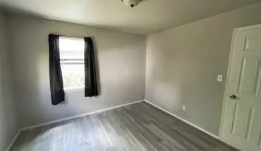 5 of 9 1315 SW E Ave Apartment for rent in Lawton, OK