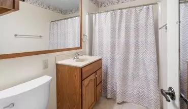 4 of 9 2711 St Francis House for rent in Waterloo, IA
