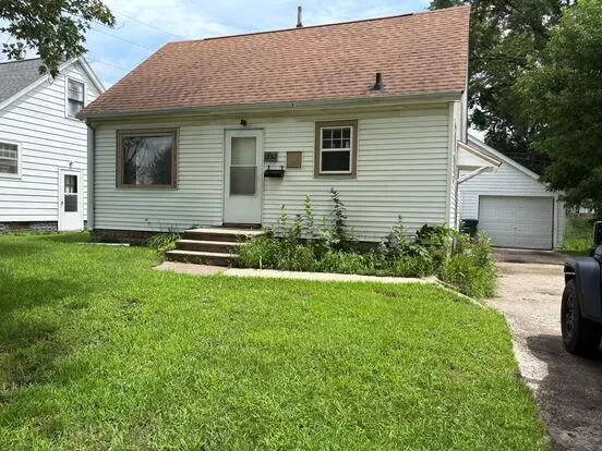 3 Bedroom 1 Bathroom Single Family Home Apartment for rent in Waterloo, IA