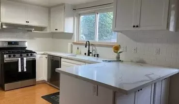 2 of 20 94 Oakleaf Ave House for rent in Oak Park, CA