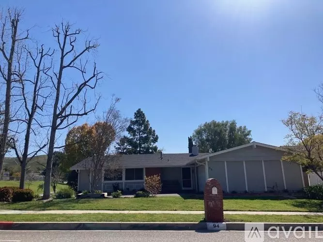 94 Oakleaf Ave House for rent in Oak Park, CA
