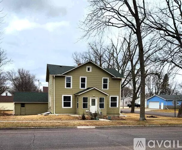 1406 11 Th St E House for rent in Glencoe, MN