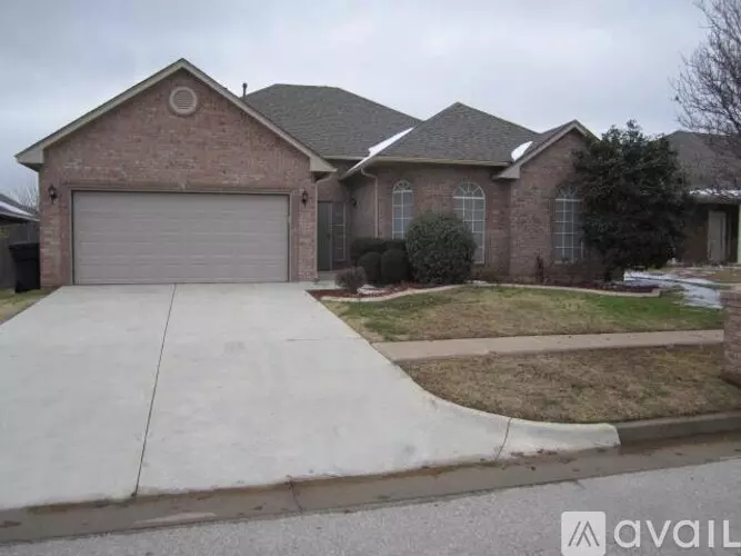 617 Vickery Ave House for rent in Yukon, OK