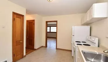 2 of 30 1427 S 86th St House for rent in West Allis, WI