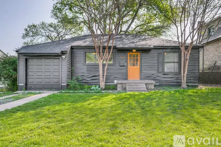 8728 Glencrest Ln House for rent in Dallas, TX