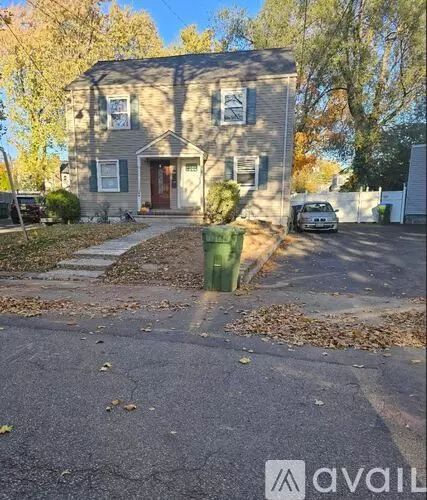 16 Mac Arthur Dr House for rent in Edison, NJ
