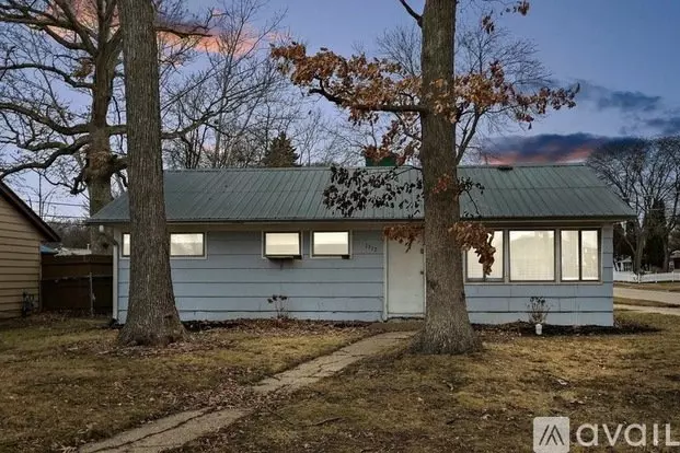 1312 Westmoreland Ave Apartment for rent in Waukegan, IL 1312 Westmoreland Ave Apartment for rent in Waukegan, IL
