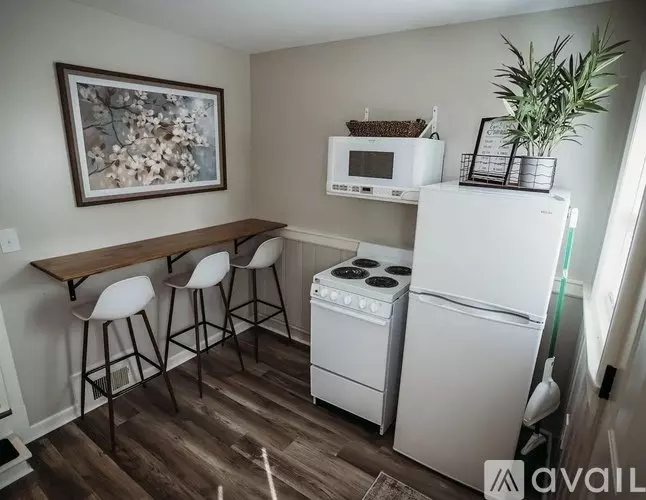 811 S Main St Unit 2 Apartment for rent in Adrian, MI