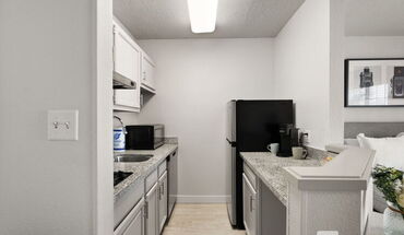 703 N Shore Dr Unit 2 Apartment for rent in Jeffersonville, IN