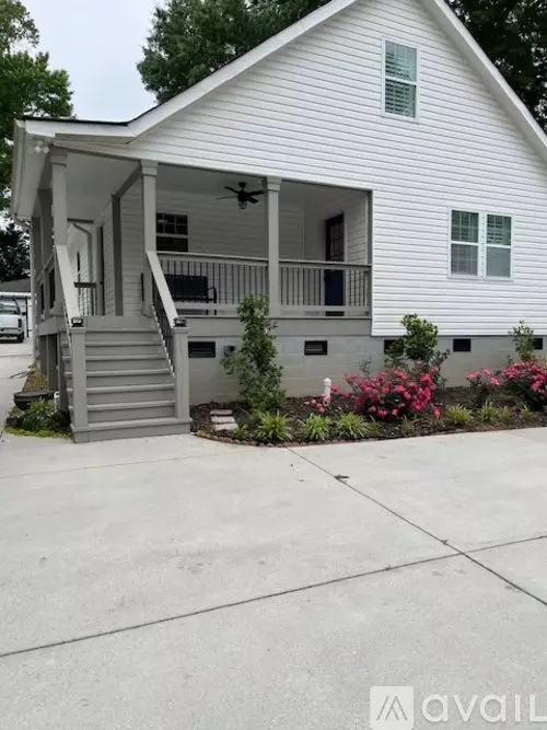1097 Dell Ave SE House for rent in Smyrna, GA