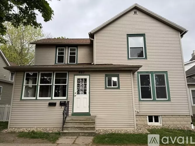 807 Court St Unit Upper Apartment for rent in St Joseph, MI
