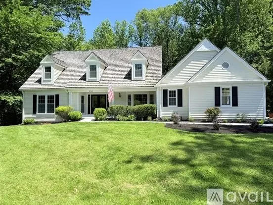 9248 Wood Glade Dr Apartment for rent in Great Falls, VA