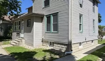 2 of 9 807 Court St Unit Upper Apartment for rent in St Joseph, MI