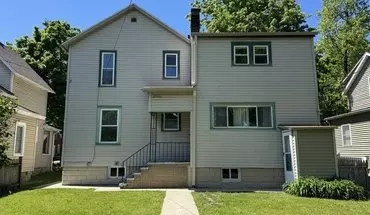 3 of 9 807 Court St Unit Upper Apartment for rent in St Joseph, MI