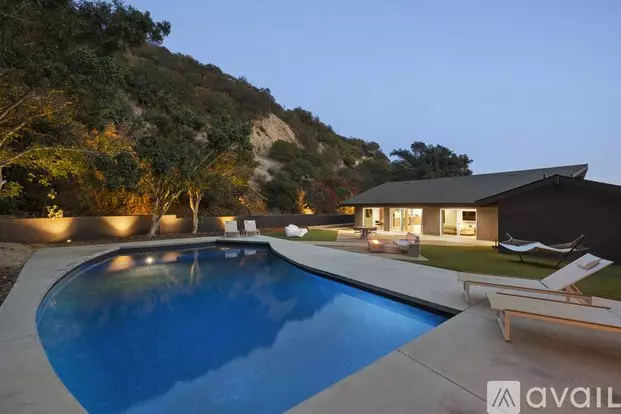 9289 Swallow Dr Apartment for rent in Los Angeles, CA