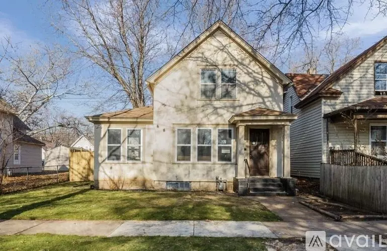 1217 Reaney Ave E House for rent in St Paul, MN
