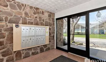 2 of 14 8828 N Leslie Ln Unit 2F Apartment for rent in Des Plaines, IL