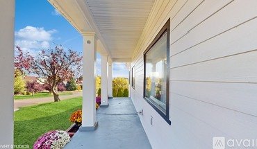 713 N Broadway St Apartment for rent in Aberdeen, WA