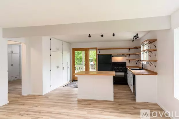 121 Pinewood Ln Unit B1 Apartment for rent in Ketchum, ID 121 Pinewood Ln Unit B1 Apartment for rent in Ketchum, ID