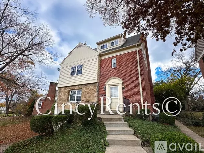 6239 Crestview Pl Unit 2 Apartment for rent in Cincinnati, OH