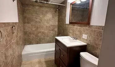 2 of 8 6946 W 65th St Unit 4 Apartment for rent in Chicago, IL