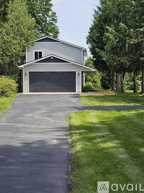 4822 Hillcrest Dr House for rent in Village Of Clarkston, MI