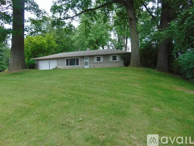5333 Bluffton Rd House for rent in Fort Wayne, IN